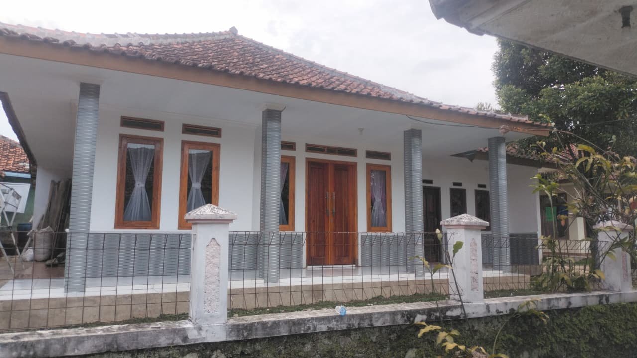 Homestay Ibu Erat ( RT 14 / RW 05 )